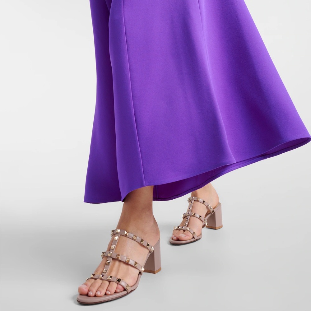 New VALENTINO GARAVANI
Rockstud Leather Block Heel Sandals - Picture 2 of 15